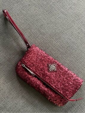 Red Sequin Wristlet Clutch Simply Vera - Vera Wang